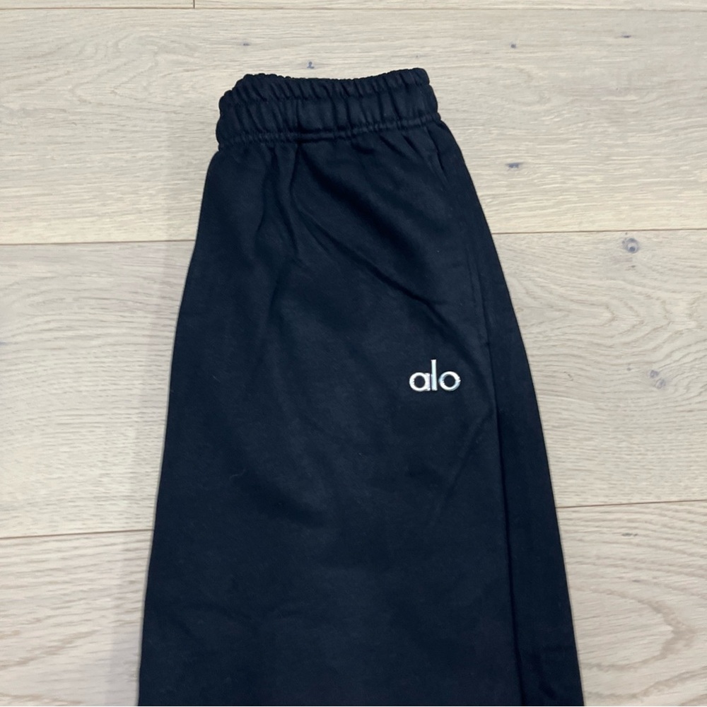 ALO Yoga Unisex Black Zip-Up Hoodie and Jogger Set - Picture 10 of 15